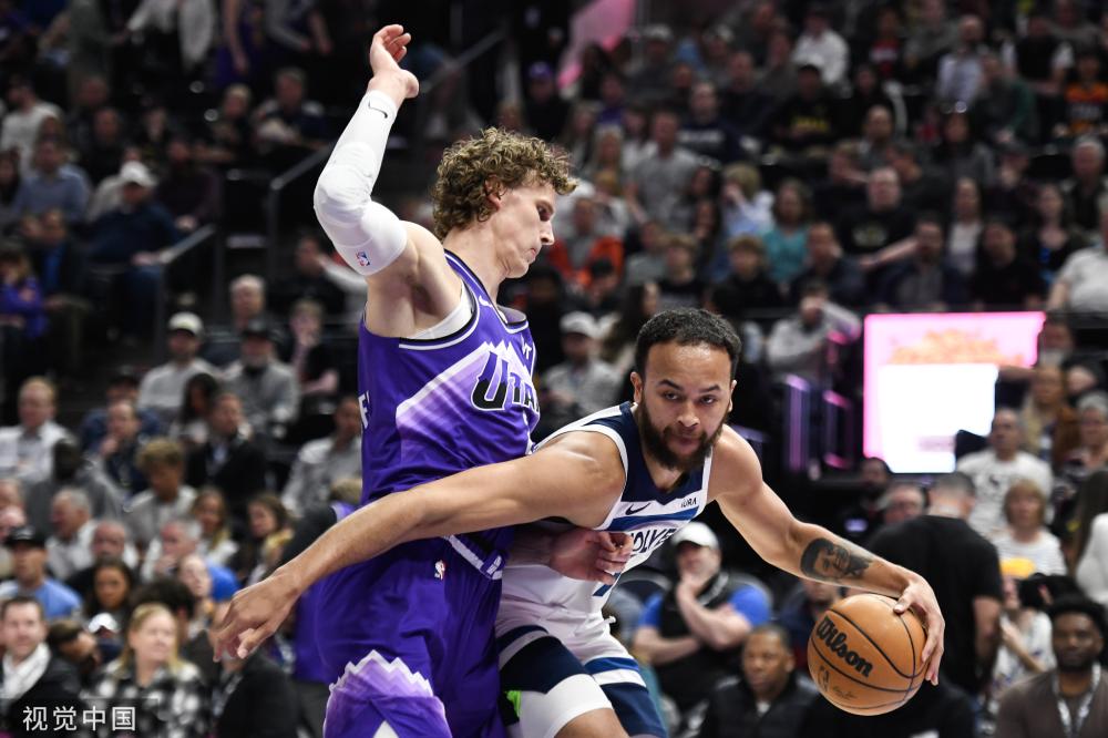 足球比赛中 足球比赛中