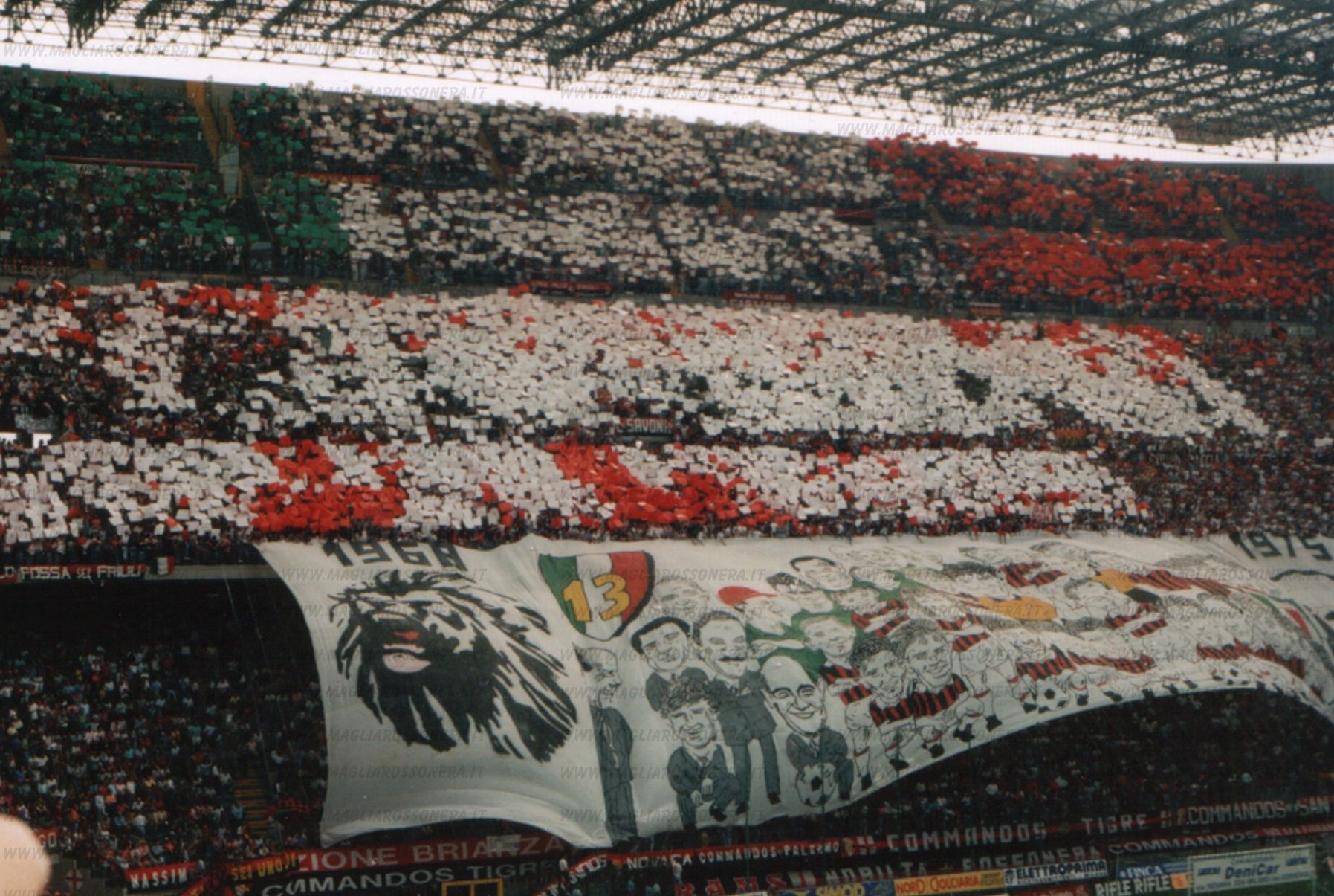 依然是国足 依然是国足