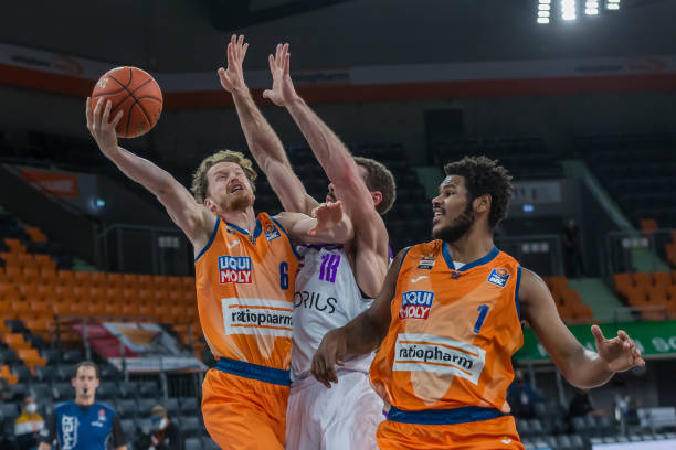 莱顿女足中 莱顿女足中