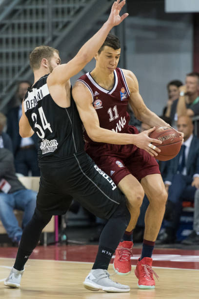 就在比赛进 就在比赛进